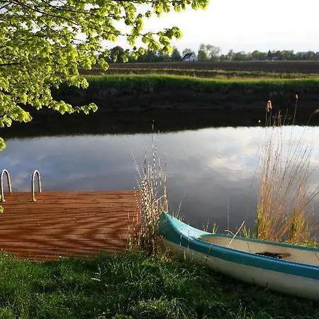 Bauernhaus-Am-Fluss